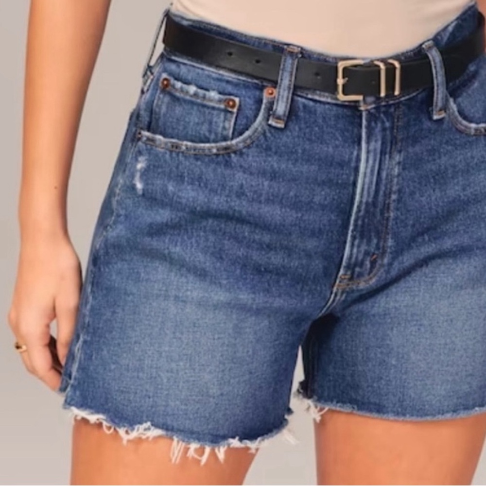 Abercrombie & Fitch “The 4” Mom Short” High Rise Curve Love Short